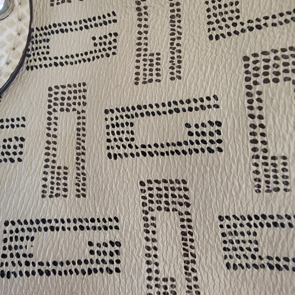 Guess Purse - Picture 3 of 10